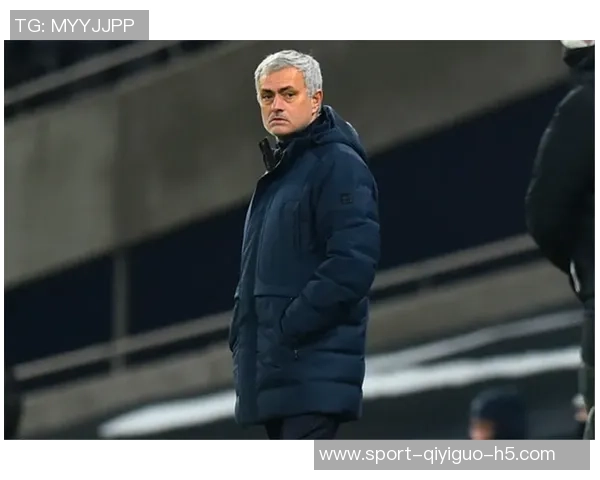 热刺边卫波罗被球迷电子烟砸中后捡起假装抽烟引发热议