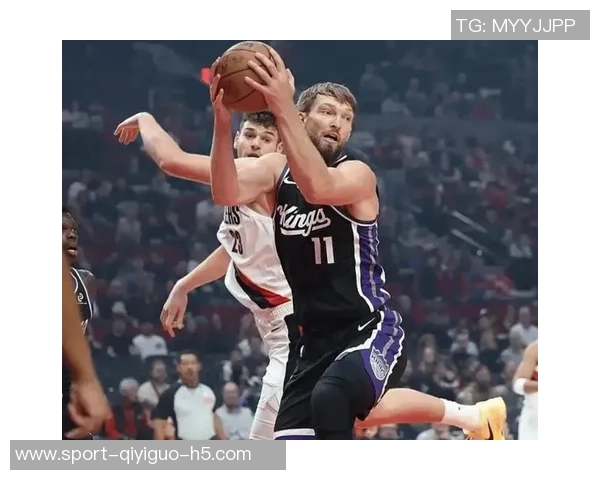 美媒称杨瀚森逐渐融入球队与夏普默契如开拓者的申京与阿门 美媒称杨瀚森逐渐融入球队与夏普默契如开拓者的申京与阿门